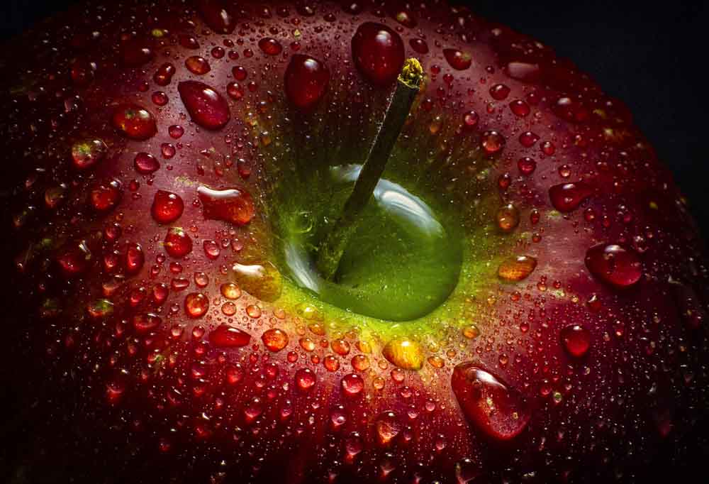 red apple